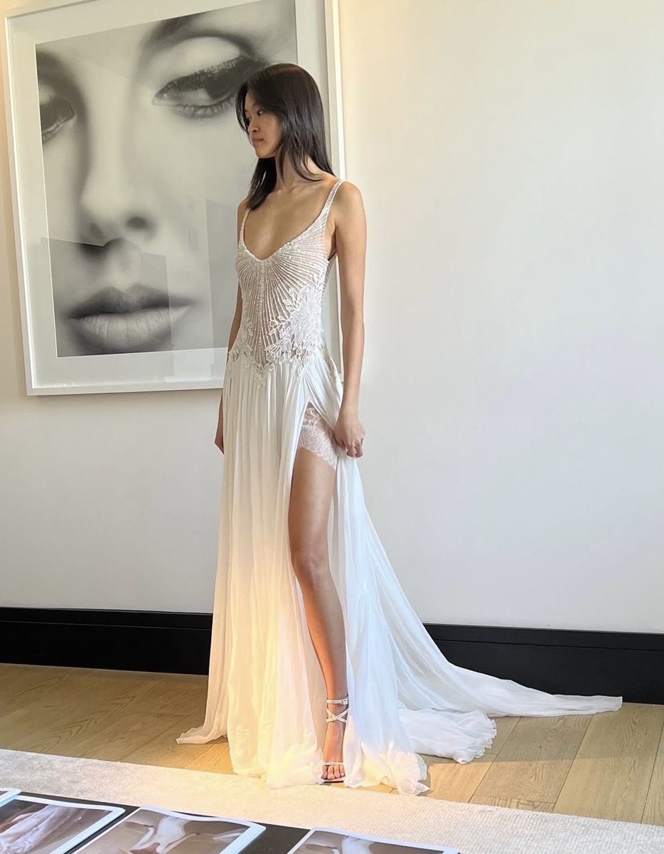 vogueishgirl's tweet photo. This Dana Harel "Luna" wedding gown features an intricately beaded bodice and a flowing crepe silk chiffon skirt with a high leg slit https://t.co/iDkarotCCd