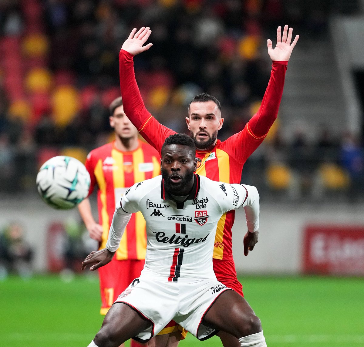 jordanpardon_'s tweet photo. #LMFC 🔴🟡 Louis Mafouta est pisté par Le Mans 

L’attaquant de 32 ans sort d’une saison à 15 buts en L2 avec Guingamp

Lundi, Videira avait exprimé le souhait du club d’aller chercher deux attaquants de pointe 

Avec @sebnonda https://t.co/XImN9hjE1U