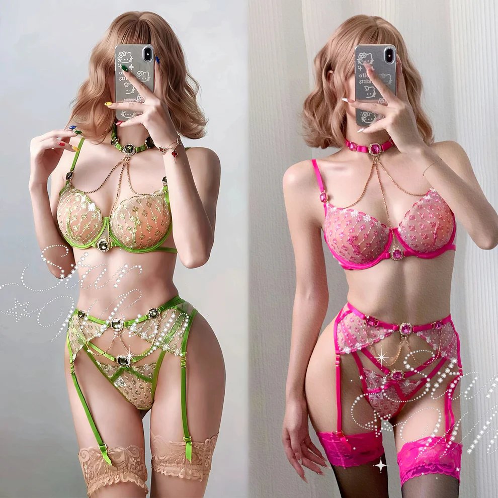 sexymaker_cos's tweet photo. 𝙉𝙚𝙬 𝘼𝙧𝙧𝙞𝙫𝙖𝙡                    
￣￣￣￣￣
大粒のビジューを贅沢に散りばめ、肉色に近い極薄チュールにフラワー刺繍を施した豪華ランジェリーセット✨🤍

極薄の半透明チュールから透ける素肌と、腰回りの多重クロスガーターがヤバすぎる🤤💚

▶️https://t.co/exVN5GOJBP https://t.co/4Hj193hVnM