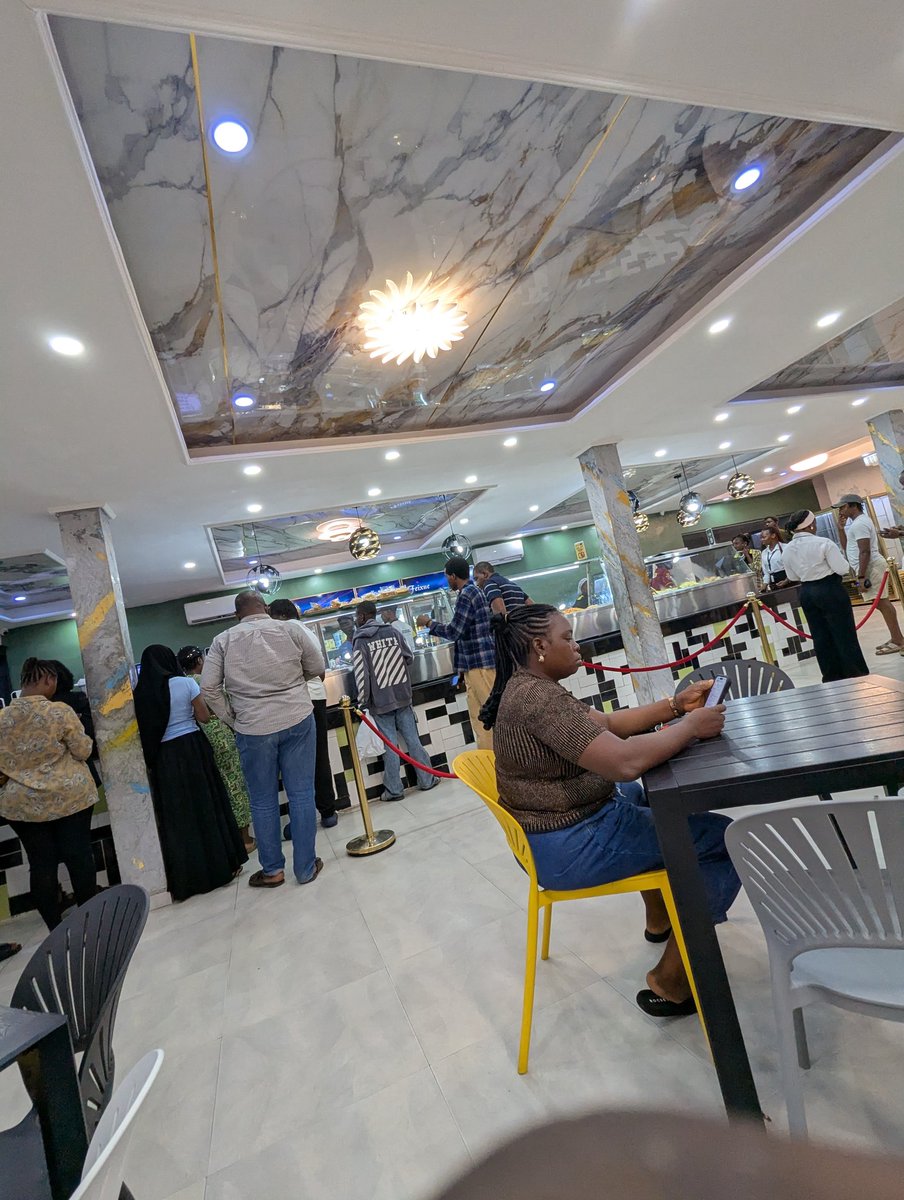 AUDIBLESONG's tweet photo. NO 1 eatery in egbeda who agrees to this, this location sharp abi na lie? https://t.co/uSqitMouCf