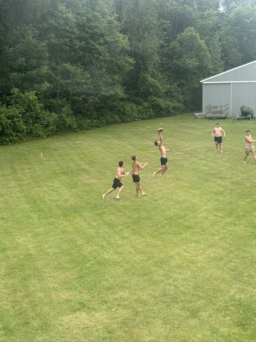 SpiszXVII's tweet photo. Had a great time having some of the guys over after morning lift for a film session! After we played some backyard football and cooled off in the pool! North Branch football is excited for the season!!!

@Coach_Sikora @Rineharts63 @sawyercullin109 @EastonKlutts16 @TravisLaBlanc56 https://t.co/9ppv0e1jJQ