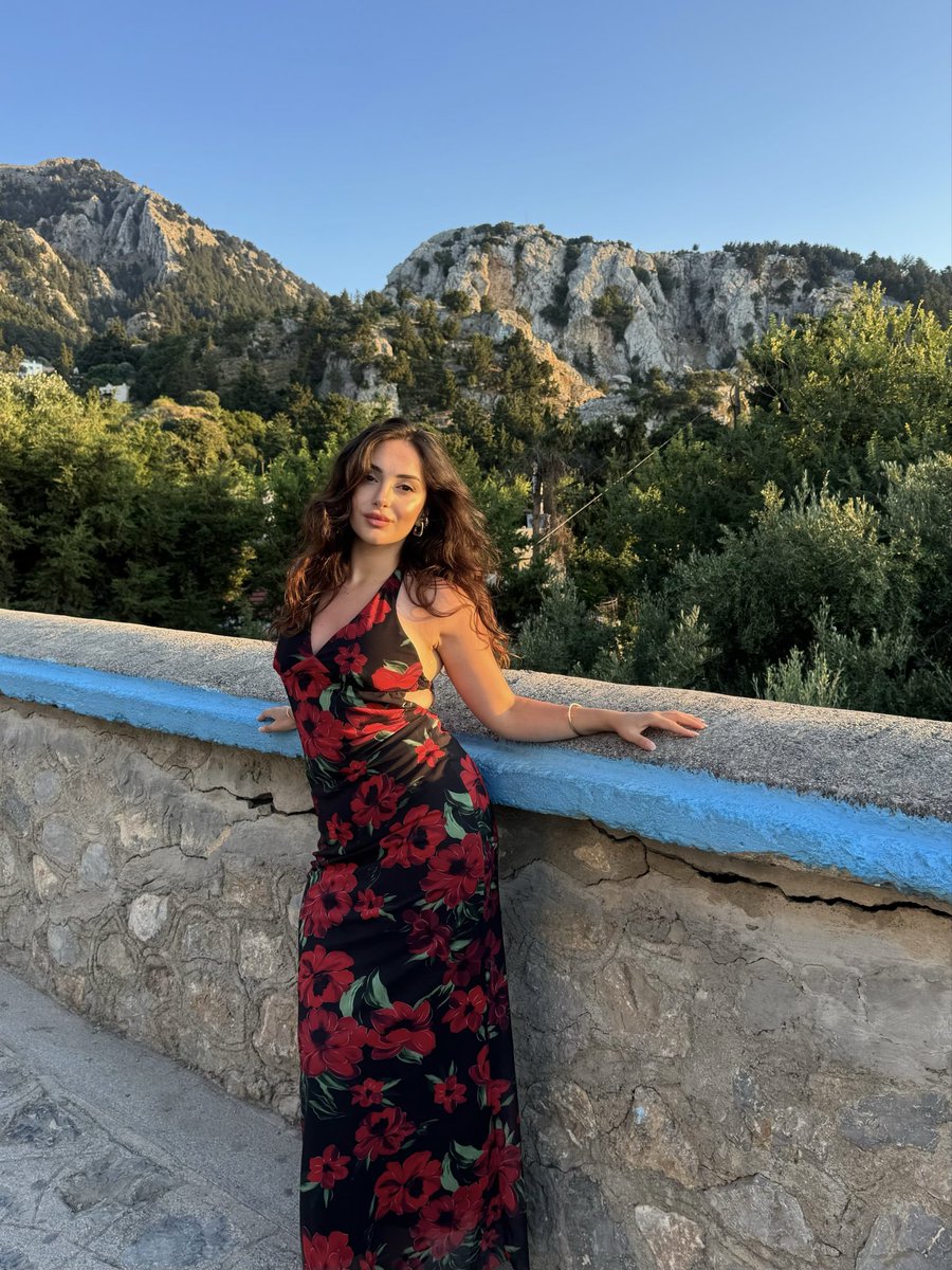 seymaminazz's tweet photo. Yunanistan dünyadaki cennettir🤍🇬🇷🌴💋 https://t.co/ejiDkcvEj0