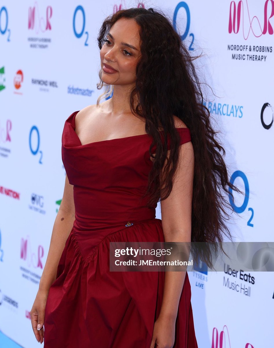 JADEtearoom's tweet photo. JADE stuns at the O2 Silver Clef Awards, where she’s being honoured with the Best Female Award https://t.co/T7ersOinyF