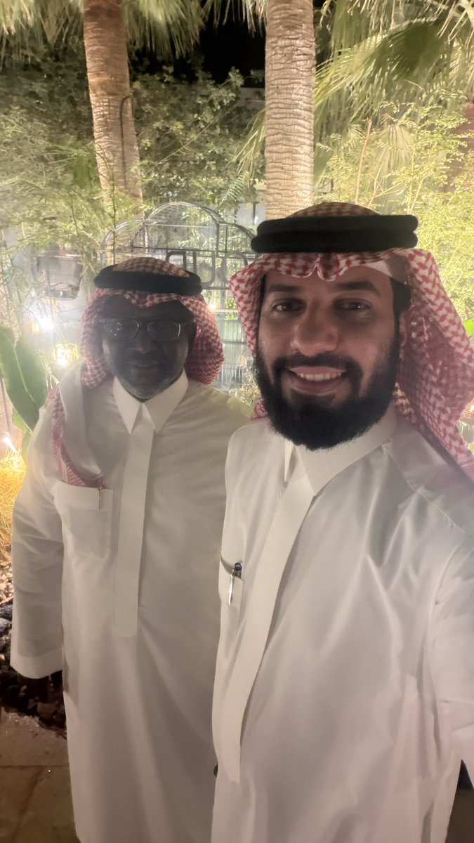 mnfr10's tweet photo. شكرا لصديقي أ.عبدالله الجاسر والشكر موصول لفريق العمل في مجموعة AF على الدعوة الكريمة وحسن الاستقبال وكرم الضيافه 
وكانة فرصة جميلةً ألتقينا بالأصدقاء 
@abdull_aljasser 
@Khuld_2 https://t.co/vxr5DZls1A