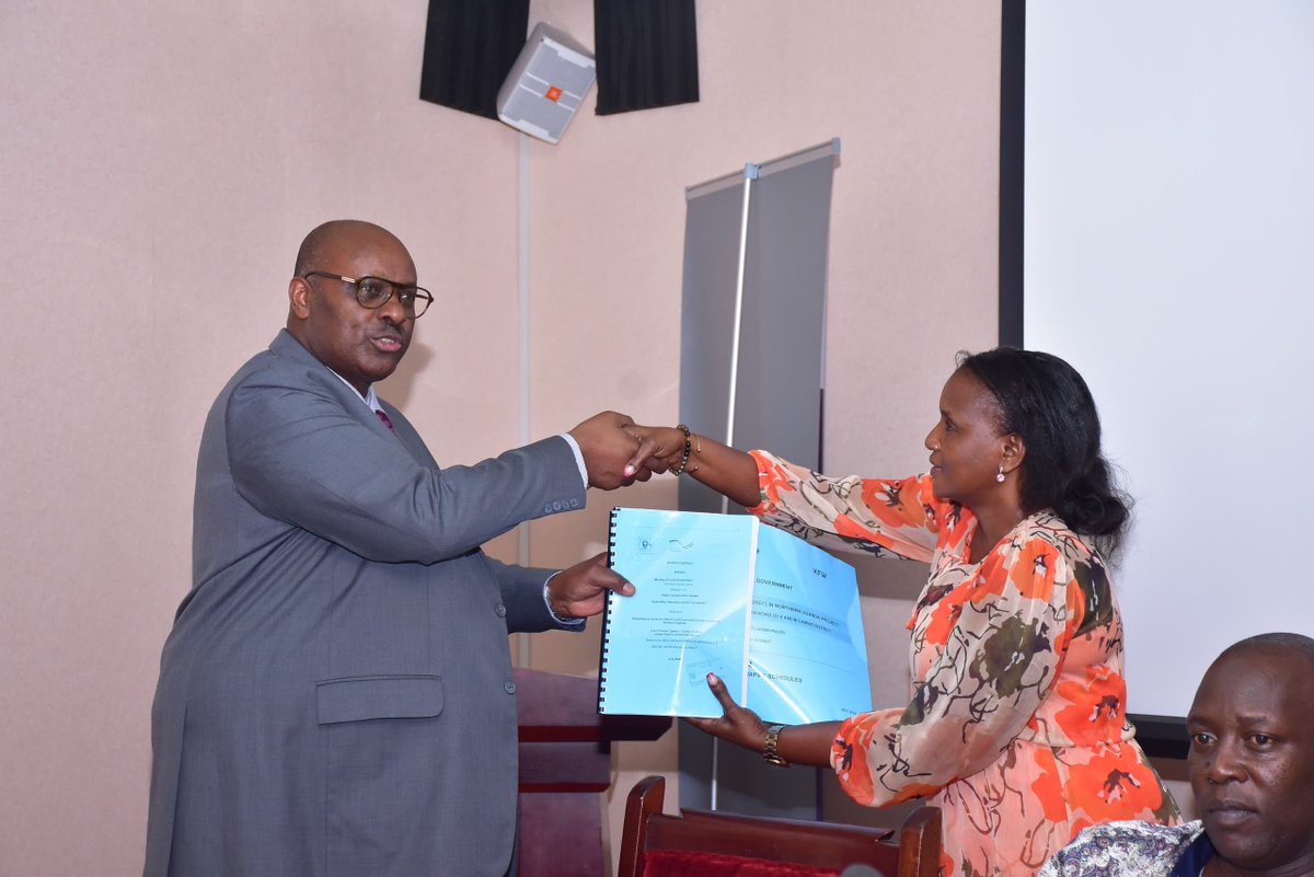 GovUganda's tweet photo. 𝐌𝐨𝐋𝐆 𝐒𝐢𝐠𝐧𝐬 𝐂𝐨𝐧𝐭𝐫𝐚𝐜𝐭𝐬 𝐭𝐨 𝐑𝐞𝐡𝐚𝐛𝐢𝐥𝐢𝐭𝐚𝐭𝐞 𝟏𝟑𝟗𝐤𝐦 𝐨𝐟 𝐂𝐨𝐦𝐦𝐮𝐧𝐢𝐭𝐲 𝐀𝐜𝐜𝐞𝐬𝐬 𝐑𝐨𝐚𝐝𝐬 𝐢𝐧 𝐍𝐨𝐫𝐭𝐡𝐞𝐫𝐧 𝐔𝐠𝐚𝐧𝐝𝐚

The Ministry of Local Government has signed contracts for the rehabilitation of 139 kilometres of district and community access roads across nine districts under the Rural Development for Food Security in Northern Uganda (RUDSEC) Project.

Construction is set to begin next week following the official handover of project sites.

The roads will improve connectivity across Lamwo, Agago, Pader, Dokolo, Lira, Oyam, Serere, Soroti and Kaberamaido, making it easier for communities to access markets, healthcare, education and other essential services while supporting agricultural production and trade.

Speaking at the signing ceremony, Permanent Secretary Ben Kumumanya said reliable road infrastructure is fundamental to Uganda's socio-economic transformation.

"Agri-industrialisation is central to Uganda's journey towards middle-income status. That transformation begins with motorability and accessibility through roads, which facilitate trade, service delivery and other development activities."

The project will rehabilitate key road links spanning 139km, creating jobs for local communities during construction while improving transport and market access for thousands of farmers.

Implemented by the Ministry of Local Government, the RUDSEC Project is funded by the Government of Uganda and the German Government through KfW Development Bank. 

The initiative aims to increase agricultural incomes, strengthen food security and accelerate local economic development through improved rural infrastructure.
@MoLGUganda #OpenGovUg