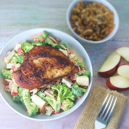 meezmeals's tweet photo. 2 days left to order!

Waldorf Salad with Grilled Chicken and Salsa Fresca Fish Tacos are keeping things light this week! One's crisp greens with apple, walnuts &amp; juicy chicken, the other's flaky fish in warm tortillas with pico &amp; crumbled cheese.

Order: https://t.co/1S01d6dRFC https://t.co/kUB9Ij7jex