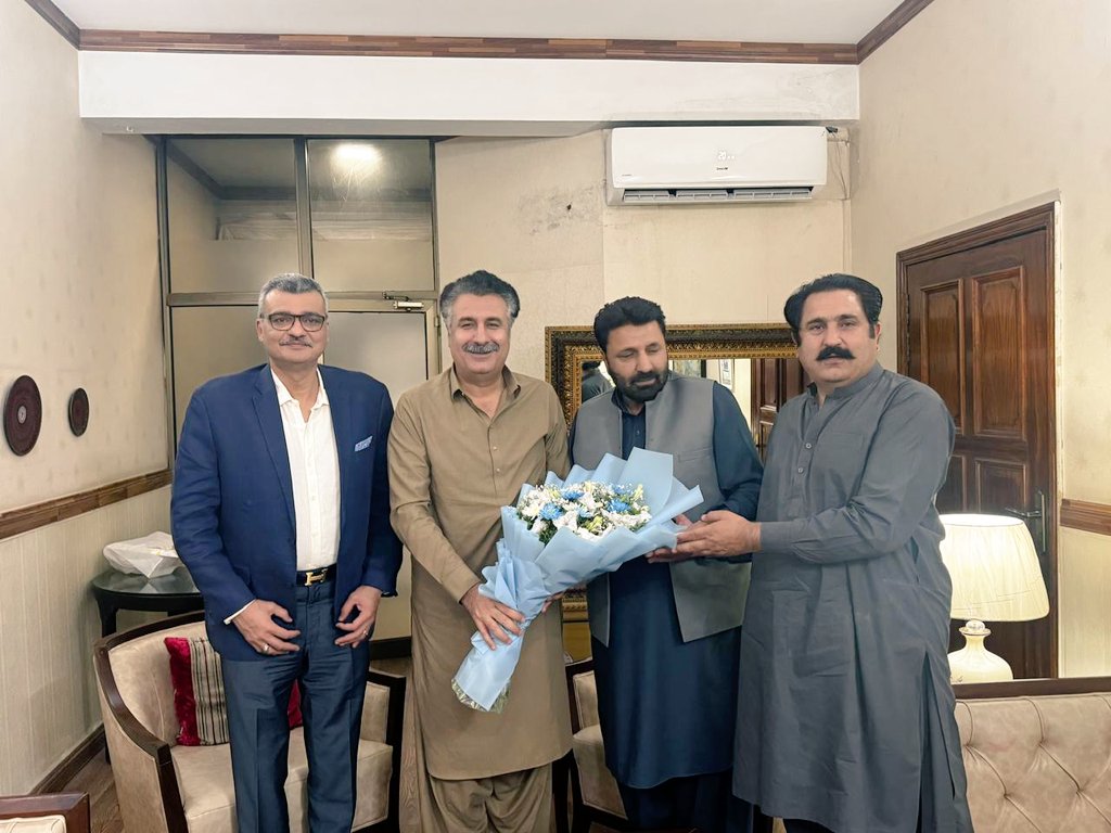 SyedAghaPPP's tweet photo. سابق وفاقی وزیر ساجد حسین طوری کے ہمراہ نو منتخب وزیراعلی گلگت بلتستان امجد حسین ایڈووکیٹ سے سی ایم کیمپ آفس اسلام آباد میں ملاقات کی

ملاقات میں نومنتخب وزیراعلی گلگت بلتستان امجد حسین ایڈووکیٹ کو منصب سنبھالنے پر دلی مبارکباد  پیش کی اور ان کے لیے نیک تمناؤں کا اظہار کیا.
#CmGB https://t.co/cwpQijDRjw