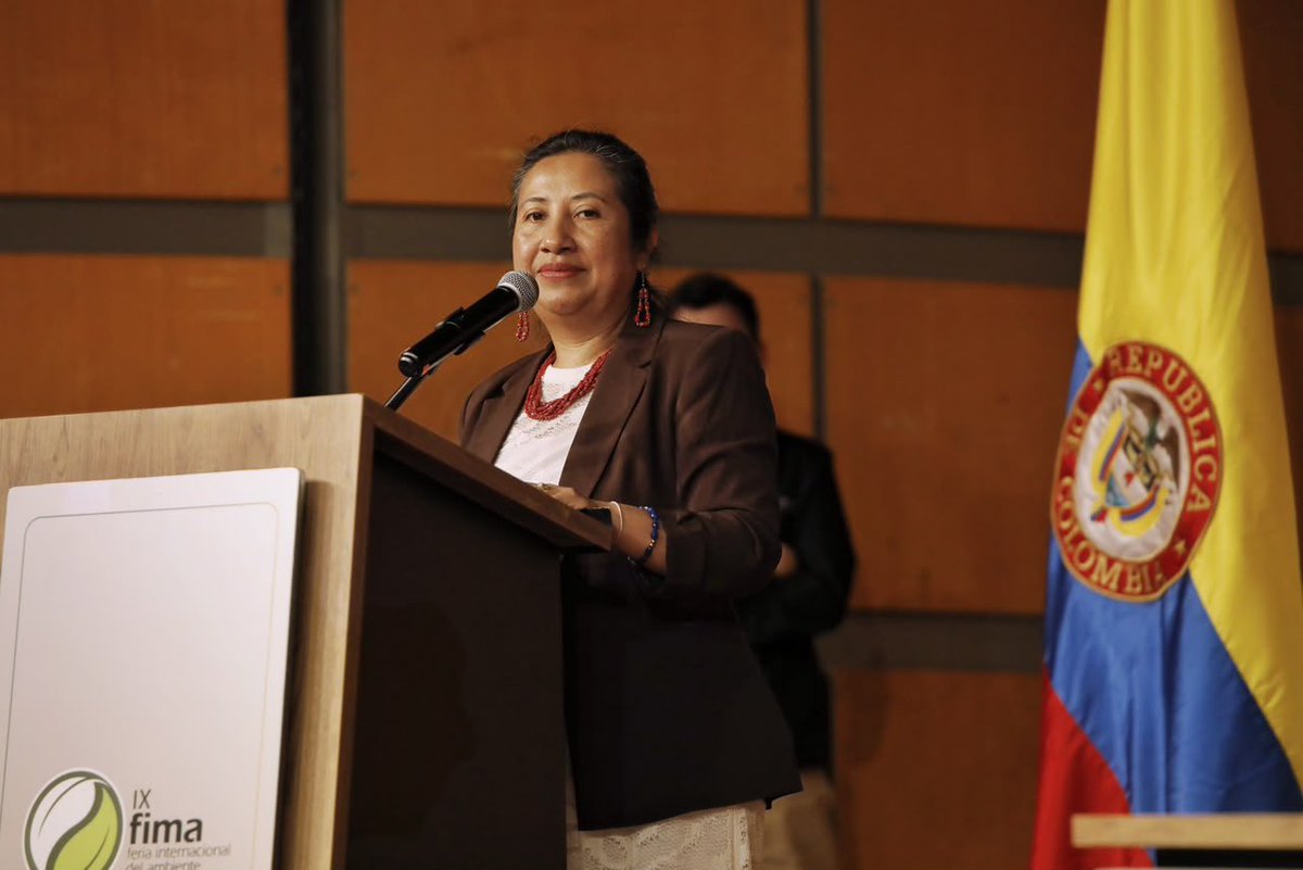 MinAmbienteCo's tweet photo. Inicia #FIMA2026 bajo el concepto “Transiciones que nos unen”, un espacio que durante tres días reunirá a los principales actores del sector ambiental 🍃para impulsar el diálogo, la innovación y las acciones conjuntas.

Durante la instalación, la viceministra de Políticas y Normalización Ambiental, Edith Bastidas, @BastidasEdith, destacó que esta feria consolida a Colombia 🇨🇴 como un referente en sostenibilidad e hizo un llamado a fortalecer las alianzas entre el conocimiento, los territorios y el sector empresarial para impulsar los negocios verdes y proteger la biodiversidad, el mayor activo del país 🌏.