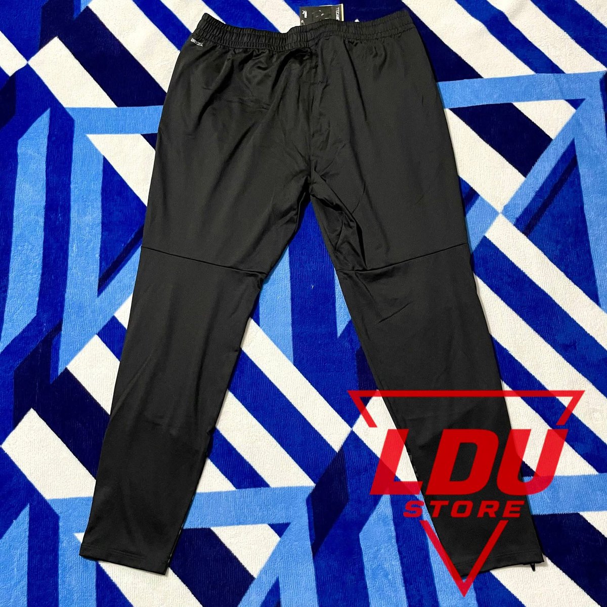 LDUStore's tweet photo. SE VENDE✅Pantalón de entrenamiento 2024🇮🇩
Talla: Extra Large
Estado: Nuevo
Precio $50
📲WhatsApp 097-883-2786
🚚 Envíos a todo el Ecuador 🇪🇨 
💵Puedes pagar con PayPal, transferencia o efectivo

#ldu #liga #ligadequito #libertadores #quito https://t.co/4OfxSHbIJh