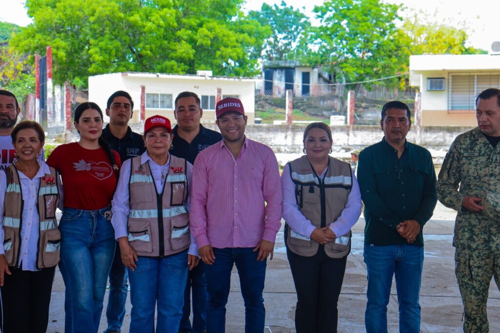 Trasciende60696's tweet photo. #Sinaloa || Familias de comunidades indígenas de Concordia y Cosalá reciben apoyos y atención médica integral || #SEBIDES #TNoticias @sinaloagobmx 

https://t.co/3lJBg1FqRi https://t.co/k62vhdWQTV