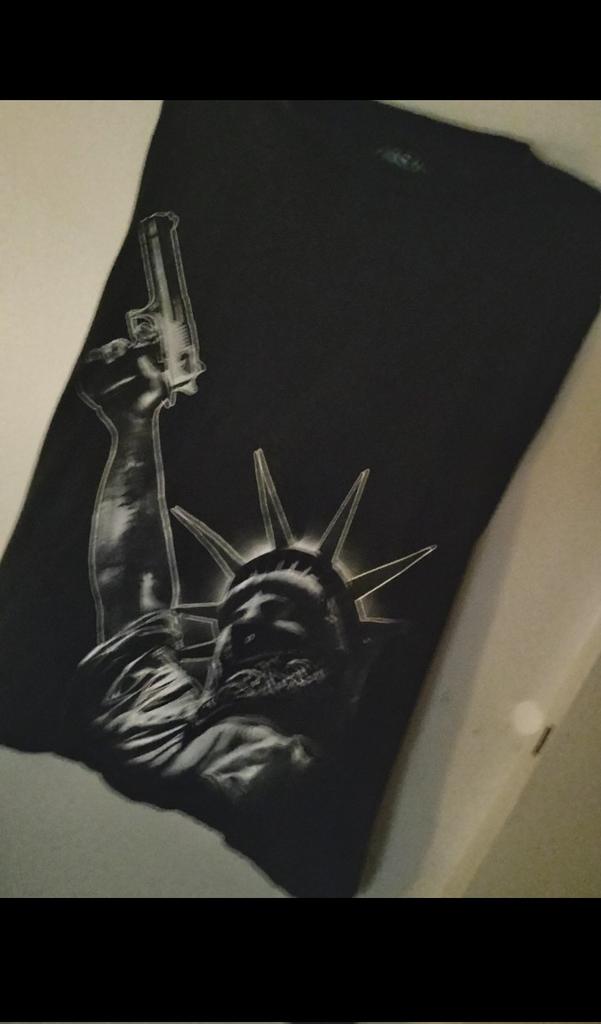 Enki217574's tweet photo. You'll never believe it but I have a Tshirt to match my emerald green book. But remember. My mind is my only weapon. Look at the presidents face on the Judge you all admire. #factsoverpropaganda #facts #USA #usairforce and look at the time. 241 😉 https://t.co/kaX5FZjNpH