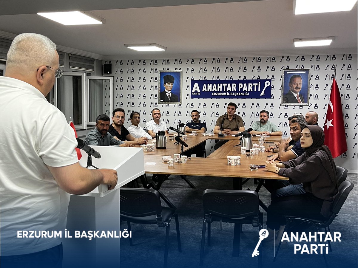 apartierzurum25's tweet photo. Anahtar Parti Erzurum İl Başkanlığı Haftalık Divan Toplantısı, İl Başkanımız Sayın Yücel Ahmet İşleyen öncülüğünde il binamızda gerçekleştirildi.
Toplantıda Tarım Politikalarından Sorumlu İl Başkan Yardımcımız, aynı zamanda Genel Merkez Tarım Politikaları Başkan Yardımcımız Sayın Ertan Kızıltunç; ‘Doğu Anadolu’da Tarımsal Politikaların Bölgeye Etkisi’ başlıklı konuşma gerçekleştirdi. 
#AnahtarParti #Erzurum
