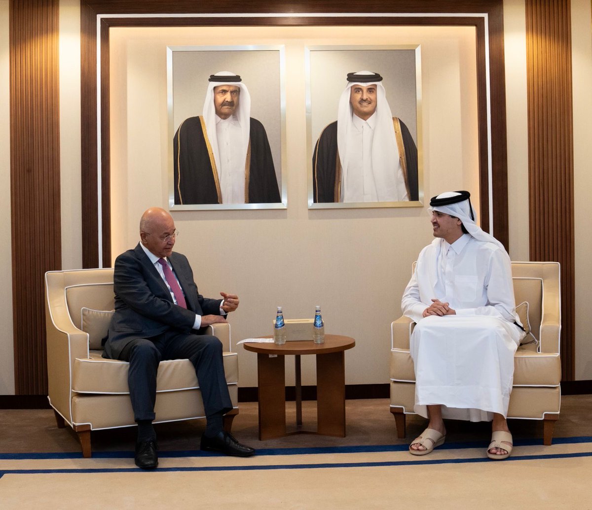 ThanibinHamad's tweet photo. سعدتُ بلقاء سعادة الدكتور برهم صالح، المفوض السامي للأمم المتحدة لشؤون اللاجئين، حيث تبادلنا الحديث حول التزامنا المشترك بدعم اللاجئين، وأهمية مواصلة العمل لتوفير الفرص التي تمنحهم الأمل وتمكنهم من بناء مستقبل أفضل. وأتمنى له التوفيق في مواصلة جهوده لخدمة اللاجئين حول العالم. https://t.co/YI39xBPW2k