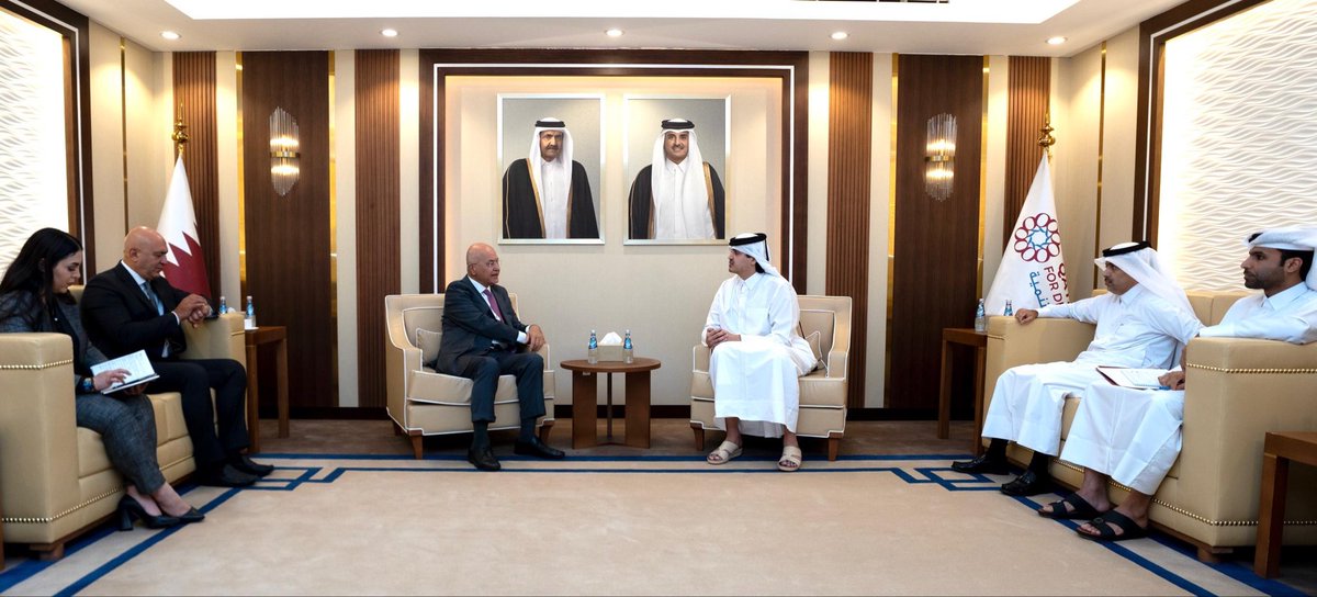 ThanibinHamad's tweet photo. سعدتُ بلقاء سعادة الدكتور برهم صالح، المفوض السامي للأمم المتحدة لشؤون اللاجئين، حيث تبادلنا الحديث حول التزامنا المشترك بدعم اللاجئين، وأهمية مواصلة العمل لتوفير الفرص التي تمنحهم الأمل وتمكنهم من بناء مستقبل أفضل. وأتمنى له التوفيق في مواصلة جهوده لخدمة اللاجئين حول العالم. https://t.co/YI39xBPW2k