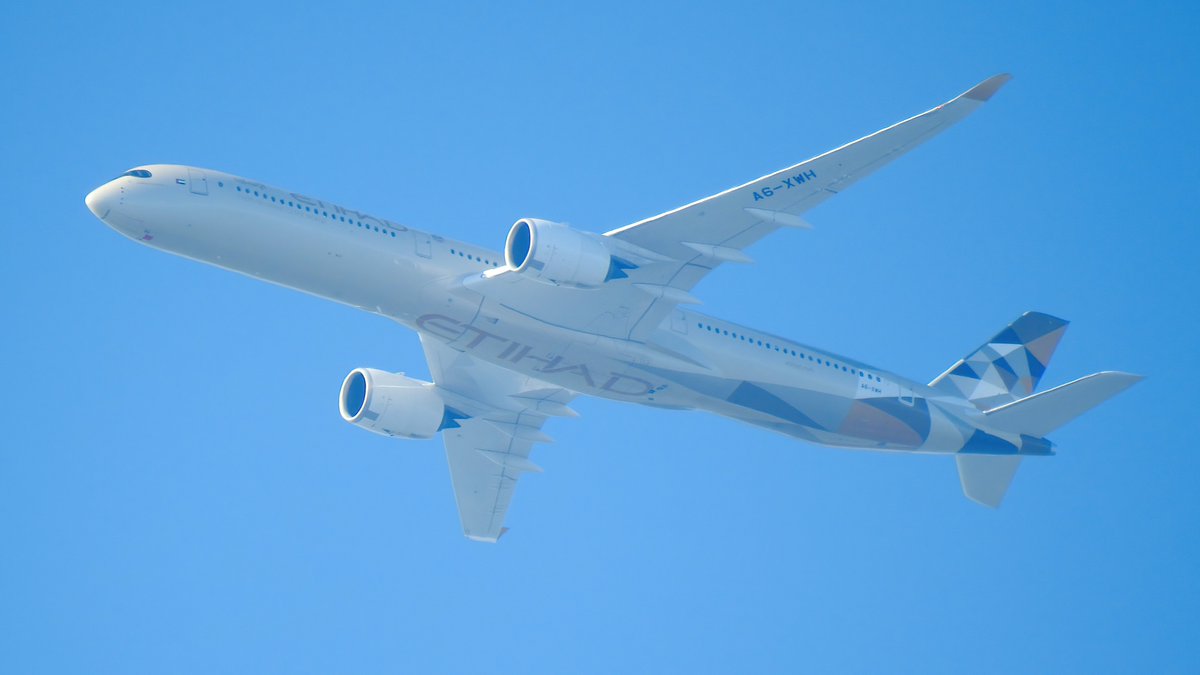 EHSBspotter's tweet photo. Etihad Airbus A350-1041 A6-XWH spotted approaching Amsterdam from Abu Dhabi as #ETD7L1 #EY41.

#NLspot https://t.co/T5k7s6IJf6