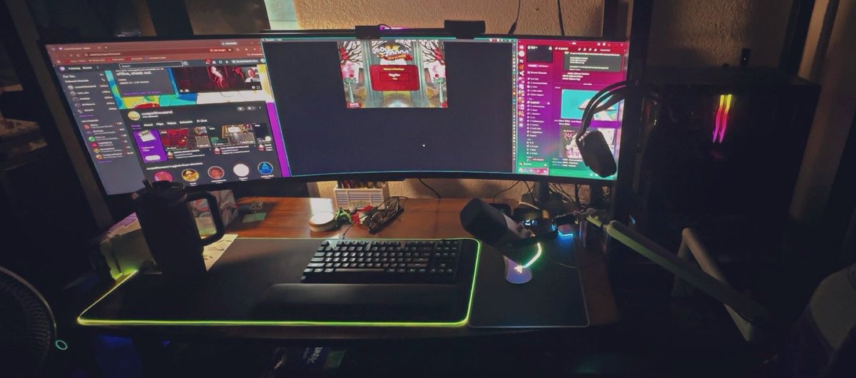 TheVuuc's tweet photo. Let’s see those #BattleStations!
#pc #osrs #x #pcsetups #computersetups #behemeth #jagex #streamer #twitch #razer #logitechg https://t.co/4oy6cpBmAv