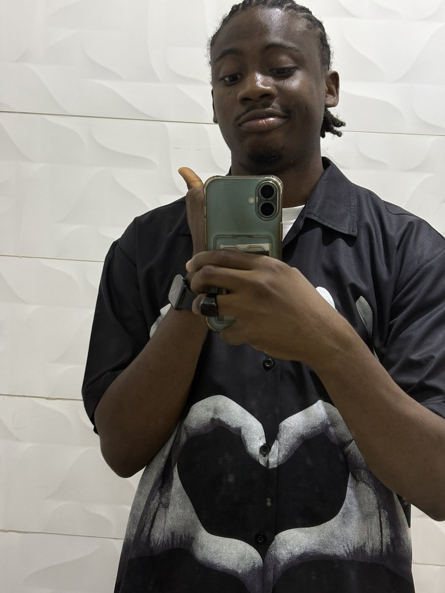 Philips_Ayoola's tweet photo. Never Missing a Mirror! https://t.co/jP9B7svT7R