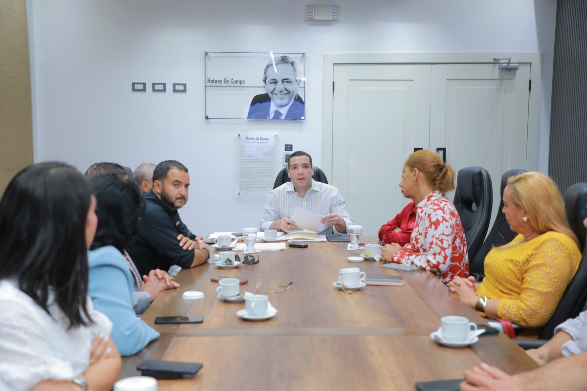 DiputadosRD's tweet photo. La Comisión Permanente de Industria y Comercio, presidida por el diputado Charlie Mariotti (@CMariottiPaz), presentó a estudio la iniciativa del proyecto de ley General de Combustibles de la República Dominicana. Proponente: @eugeniocedenolr #DiputadosRD https://t.co/WD2kpekoHA