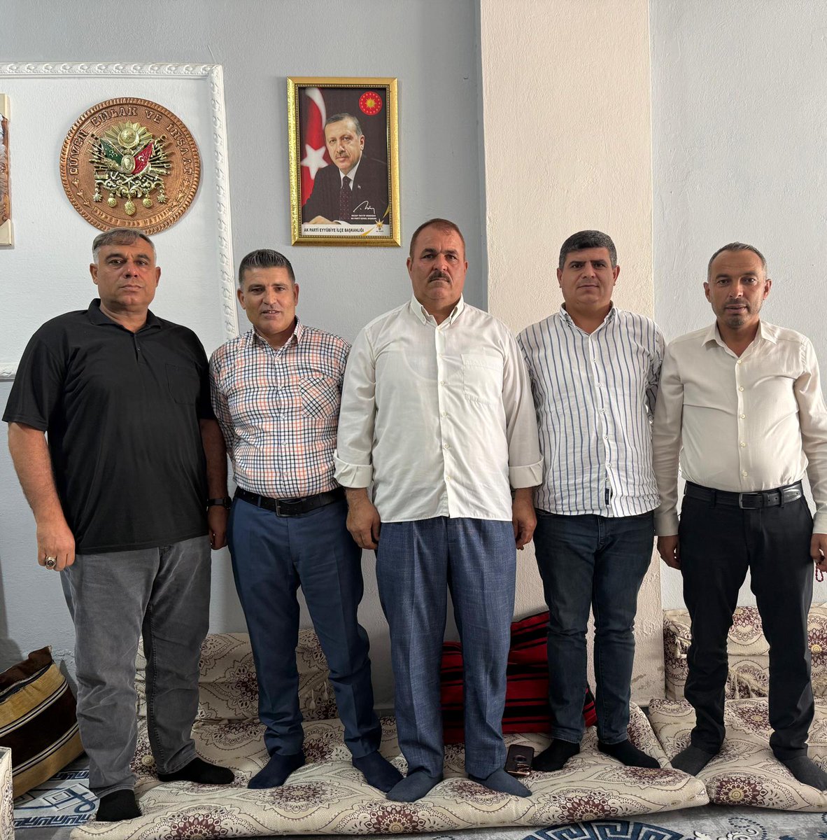 EyyubiyeAkParti's tweet photo. 📍Eyyüpkent

Eyyüpkent Mahalle Koordinatörümüz Ali Muhacir, Mahalle Başkanımız Mehmet Modanlı ve yönetiminin katılımıyla, mahalle toplantımızı gerçekleştirdik.

Toplantımızda teşkilatımızla hasbihal ederek, mahallemiz üzerine verimli bir istişare gerçekleştirdik.

Ortak akılla, kararlılıkla çalışmaya devam ediyoruz.

#MilletimizleYolumuzBir
#SüleymanElgün #AkEyyübiye #Eyyübiye

@RTErdogan @Akparti @abuyukgumus @hakanaksu058 @farukaytek @mustafaelitas @acarfaruka @Ziverozdemir @milhamigunbegi @bybekirbozdag @AEminOnenOfis @ProfDrDusak @CYAZMAC @malicevheri @ibrahimeyyupogl @HikmetBasak_63 @av_mfaruk @ElgunSuleyman @SalihAldeniz5 @Serkankrmz63 @SbrKnk @ihalilesiyok