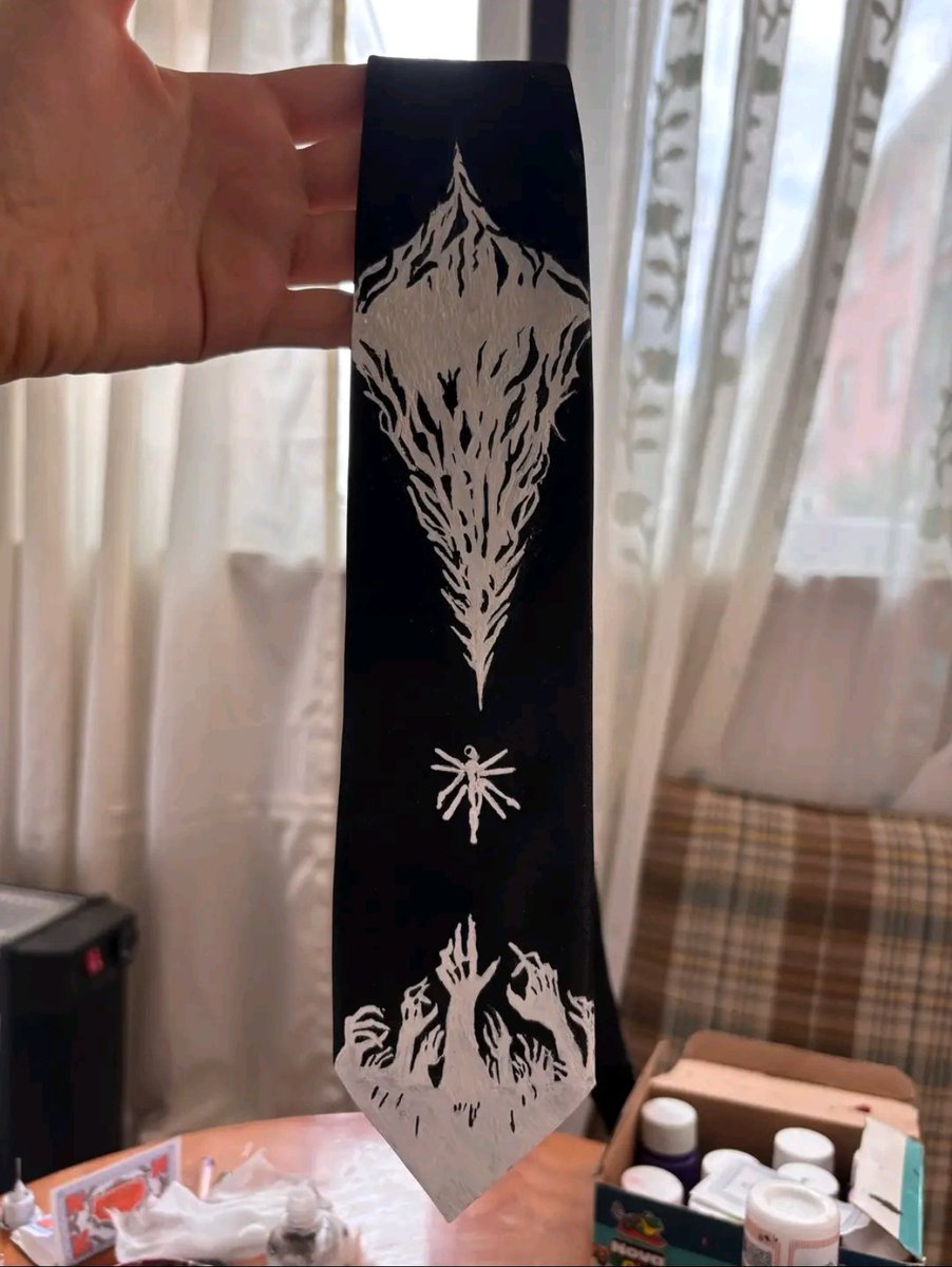 zejekuwastaken's tweet photo. my new ultrakill tie  #ultrakill https://t.co/G8Z6ad1UaD