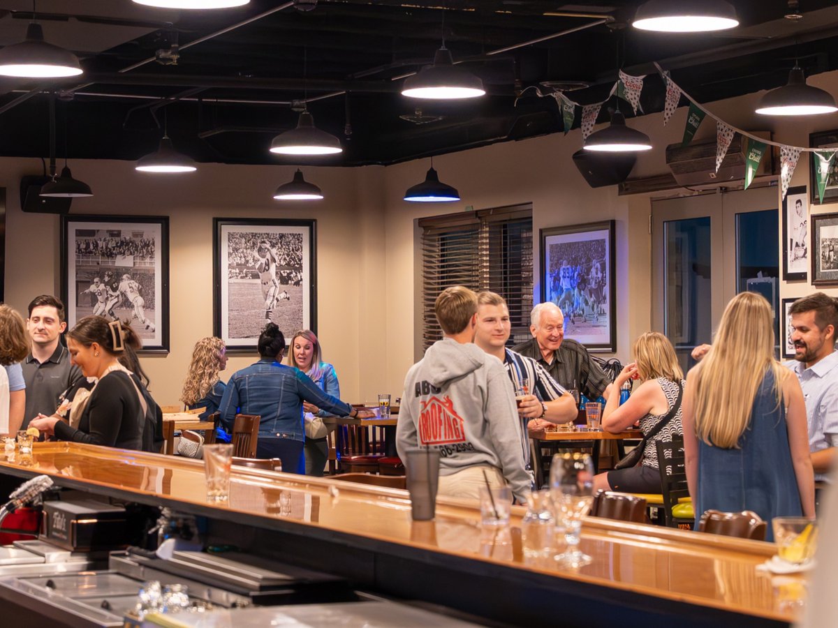 SJS_Bulldogs's tweet photo. 𝗧𝗵𝗲𝗼𝗹𝗼𝗴𝘆 𝗼𝗻 𝗧𝗮𝗽!
Get ready to be inspired at Theology on Tap this summer! We'll have discussions such as, ‘How to Live with a Catholic Worldview” and “The Unofficial History of Dating”. As a thank you, we’ll even be covering your first drink! https://t.co/G05YKnLLdh