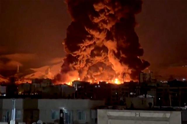 IranArmySpoofX's tweet photo. Do you support Iran in its bombing of US bases in the UAE???

◯ YES
◯ NOw https://t.co/gokYzf6in5