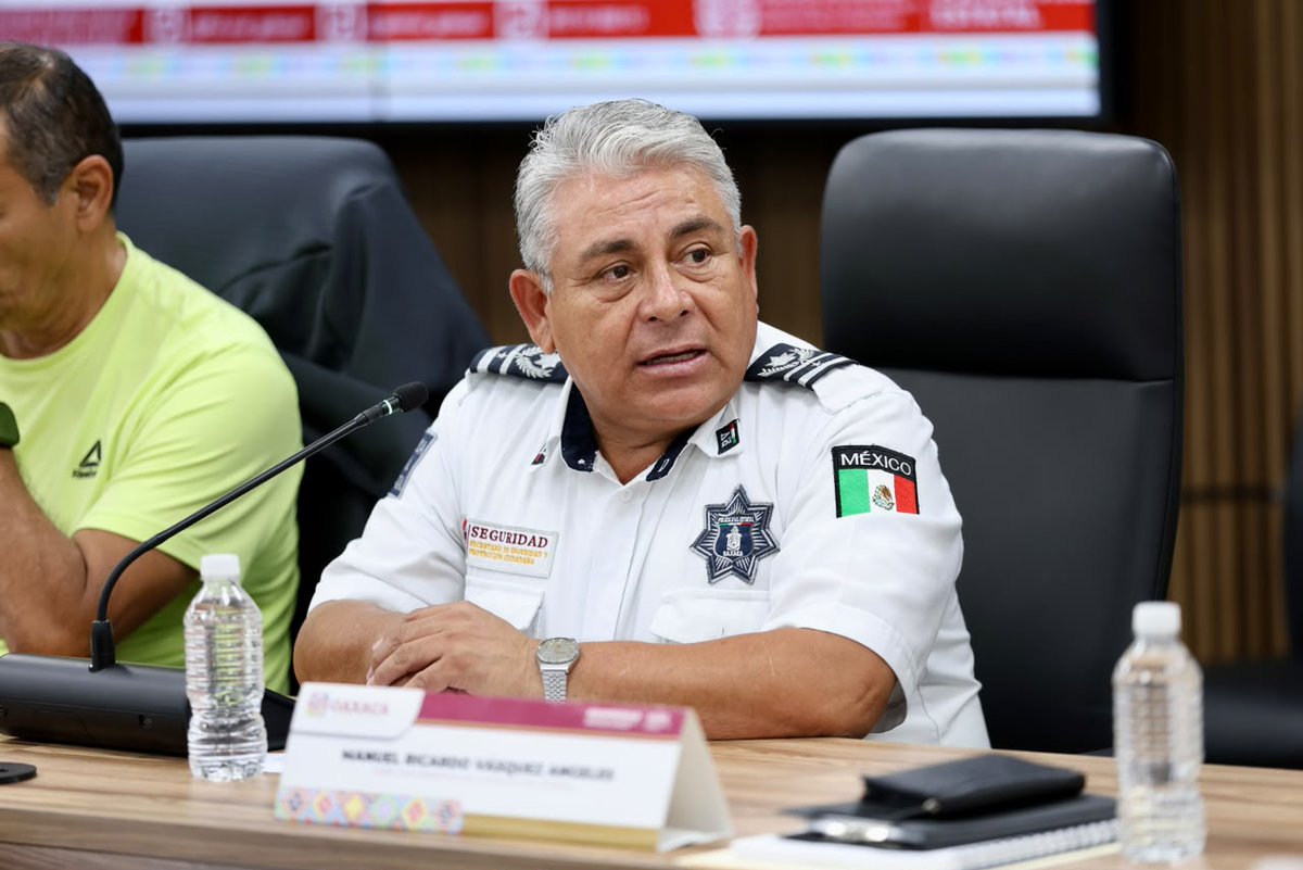 ToryLopezS's tweet photo. 🤝🚔👮🏽‍♂️ La coordinación interinstitucional es fundamental para garantizar el correcto desarrollo de nuestras fiestas de la #Guelaguetza2026. Por ello, sostuvimos reunión de trabajo con representantes de la Guardia Nacional (@GN_MEXICO_), Policía Vial Municipal (@TransitoyMovOax), Bomberos (@Bomberos_GobOax), Protección Civil (@CEPCyGR_GobOax), Instituto del Deporte (@DEPORTE_GobOax), @PABIC_GobOax, Secretaría de Turismo (@SecturOaxaca), Centro SICT Oaxaca (@SICT_Oaxaca) y la anfitrionía del @C5i_Oaxaca para fortalecer la planeación operativa.

🚦🎉 🛡️De manera coordinada implementaremos estrategias que permitan garantizar la seguridad vial, agilizar la movilidad y salvaguardar la integridad de propios y visitantes durante la máxima fiesta de las y los oaxaqueños, reafirmando nuestro compromiso de ofrecer un entorno seguro para todos.