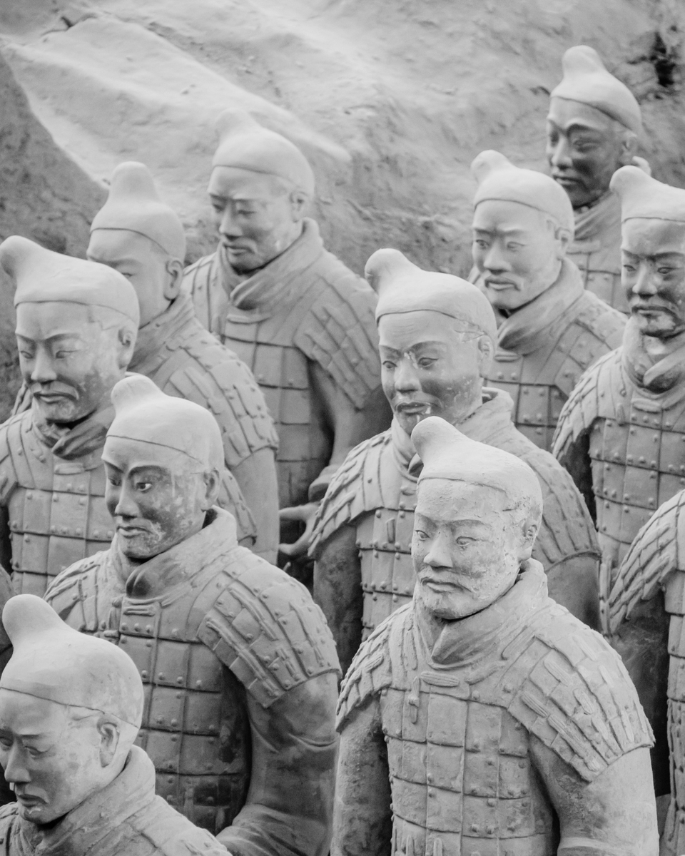 Go2Chinese's tweet photo. Discovered in 1974 near Xi'an, the Terracotta Army was created over 2,000 years ago to guard China's first emperor, 秦始皇 (Qín Shǐhuáng), in the afterlife. Thousands of life-sized soldiers, horses, and chariots were buried underground—and no two faces are exactly alike. https://t.co/J6U9IAwUoF