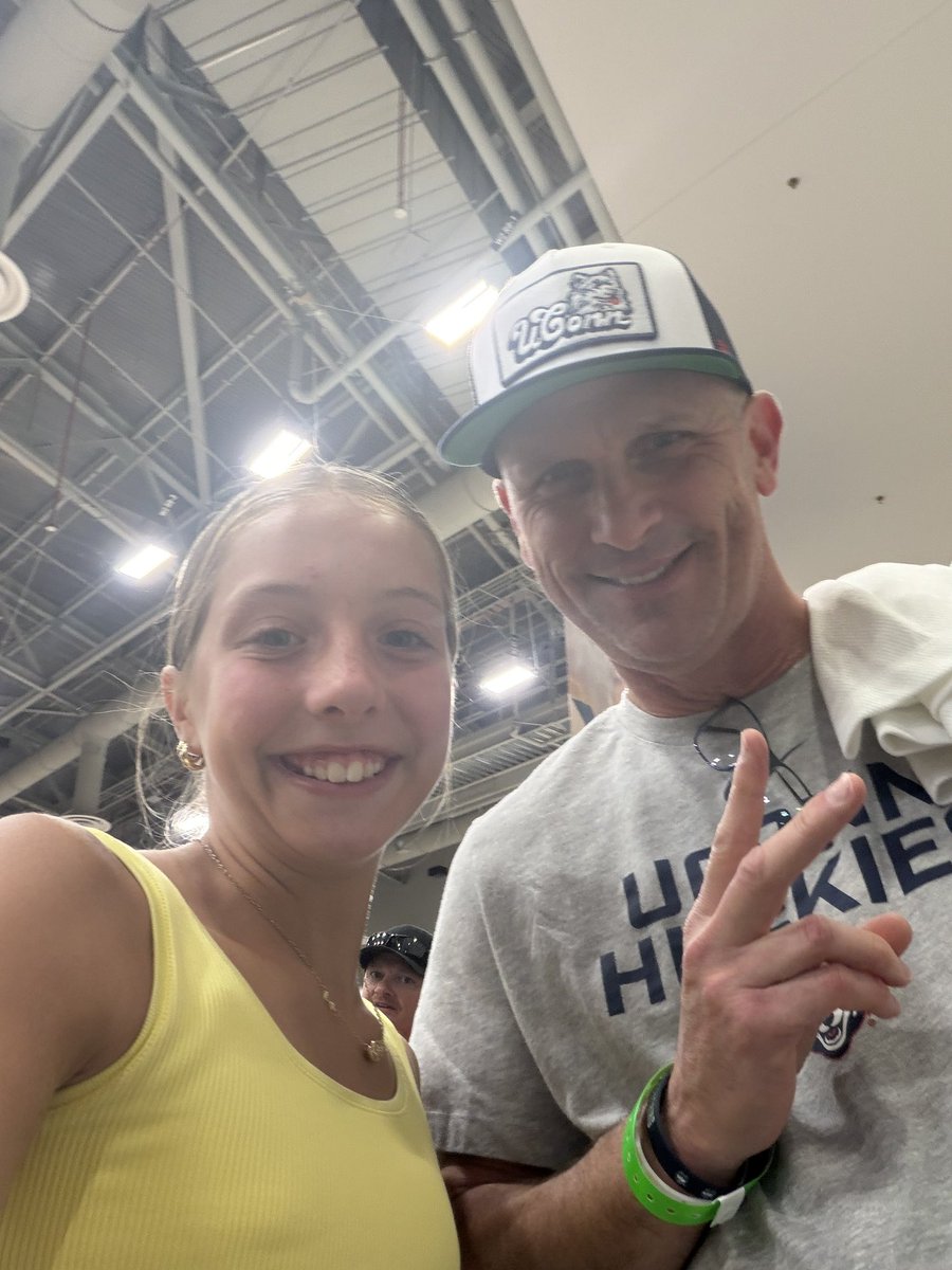 JoshSagester's tweet photo. My niece tracks down the best in Vegas! https://t.co/Vo4k9yv3rq