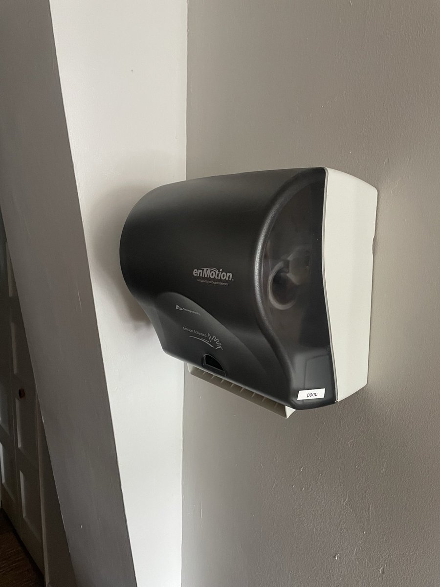 3hunnidjohn's tweet photo. Paper towel + soap dispenser in the crib? Yeah that plays for sure #mom https://t.co/HfhptamS4b