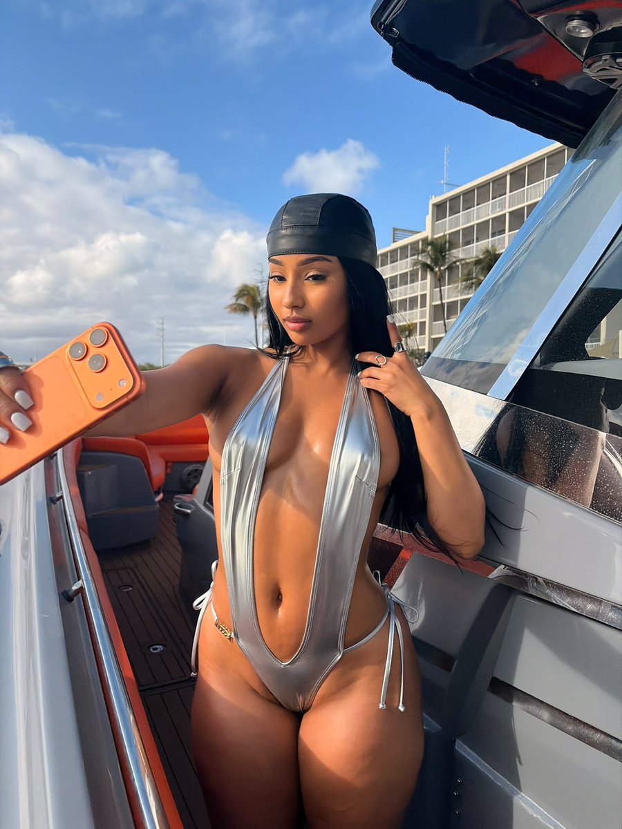 mspopdatcherri's tweet photo. gangsta bitches need luv 2 👅 #bi #wlw https://t.co/j5Spji9Npl