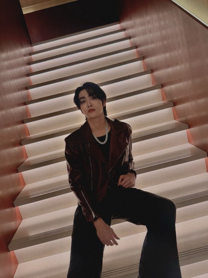 Blossomplays12's tweet photo. Thank you mama pupu for blessing us with this ethereal man. https://t.co/IBQy4M8IYA