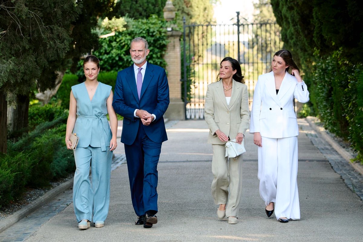 CarlosAlvGetty's tweet photo. La infanta Sofía pronunció ayer su primer discurso oficial en Zaragoza, acompañada por el rey Felipe VI, la reina Letizia y la princesa Leonor.
📷 © Carlos Álvarez / Getty Images
📍 Zaragoza · 8 de julio de 2026
#PrincessSofia #QueenLetizia #KingFelipeVI https://t.co/OloMaOV2FS