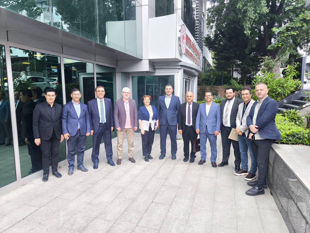 nuryuzbasioglu's tweet photo. Kadıköy Fikirtepe mahalle sakinlerinin ve Büyükçekmece Mimarsinan mahalle sakinlerinin kentsel dönüşümle ilgili konuları için İlçe başkankarımızla Marmara Kentsel Dönüşüm müdürlüğümüzdeyiz.

@AyanNilhan 
@abdullahozdemir 
@akpartiistanbul 
@Istcsp_Bsk https://t.co/zeCrgx7cH9