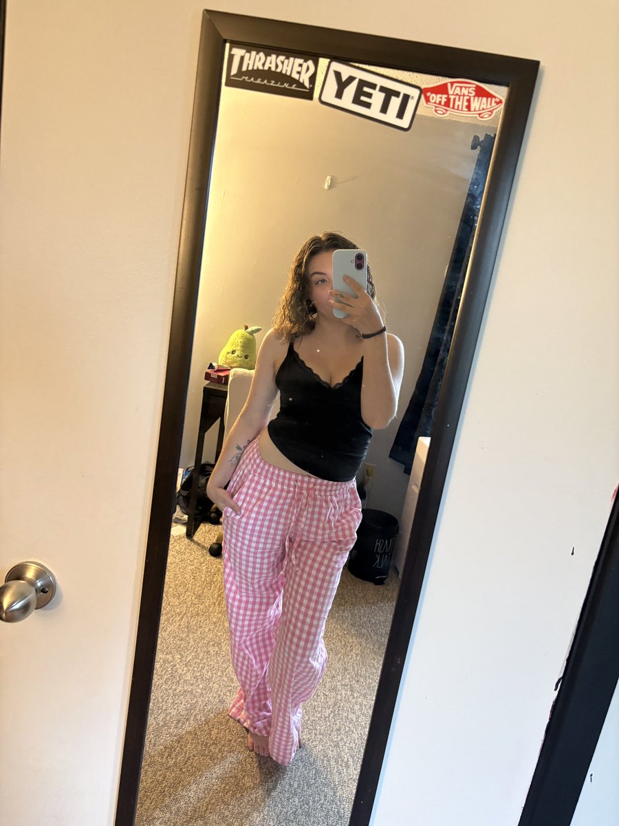 Spicywithjade's tweet photo. Gloomy day today keep me company 🌧️

#sellingcontent #buyingcontent https://t.co/uYg5FFrUdu
