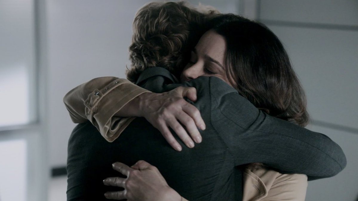 _bluebiird's tweet photo. the way she gradually melted into his hugs https://t.co/OJR31SIdH6