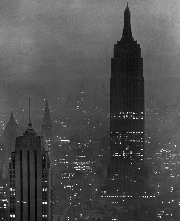 Chlodnyodcien's tweet photo. Andreas Feininger, NYC, 1943
#nocka
#night
#goodnight For everyone https://t.co/zT5hZQ8UIX