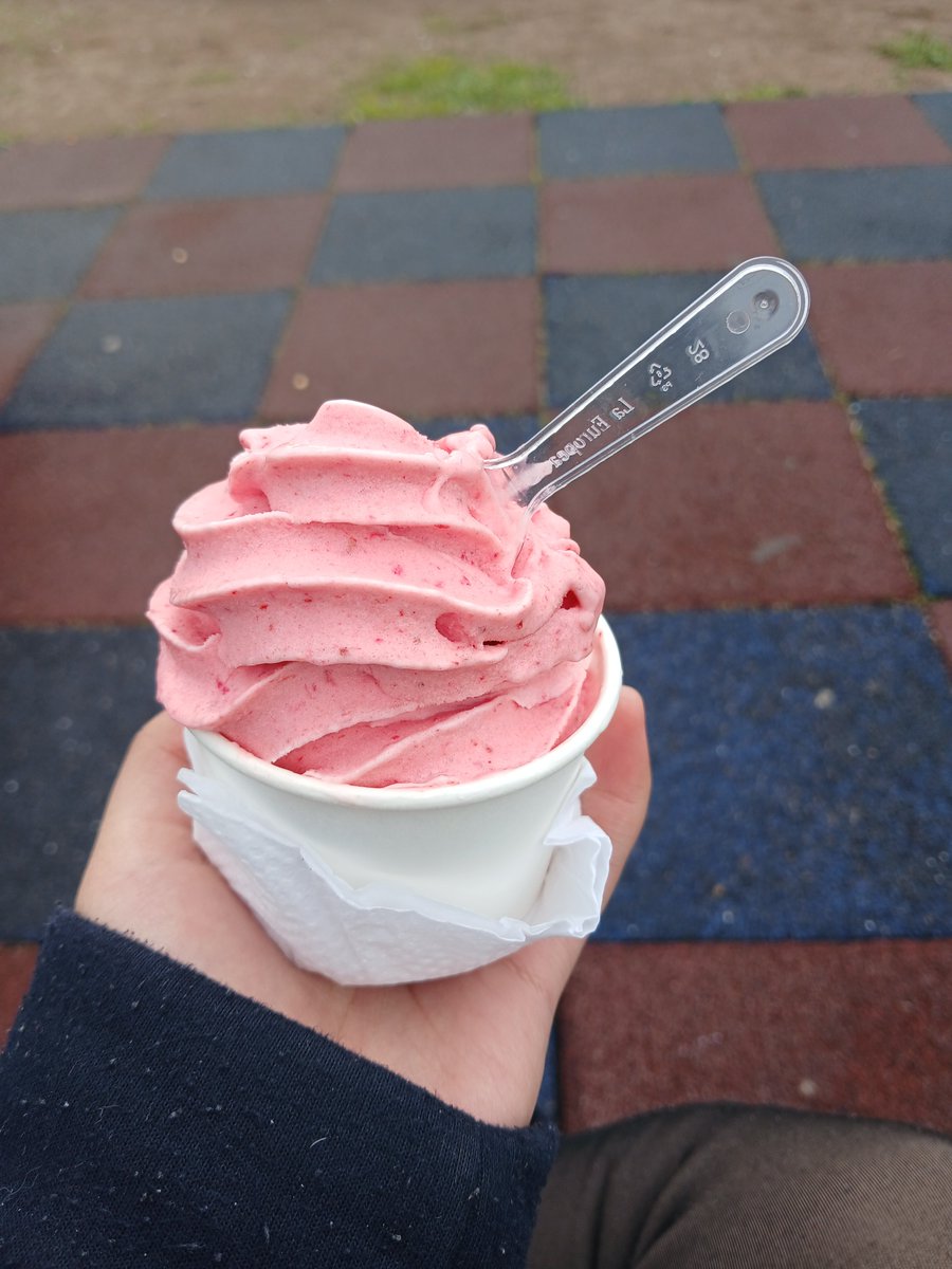 R4coonXdd's tweet photo. Yo tengo helado y ustedes no ( ≧∀≦)ノ https://t.co/fZ1cVwIkQB