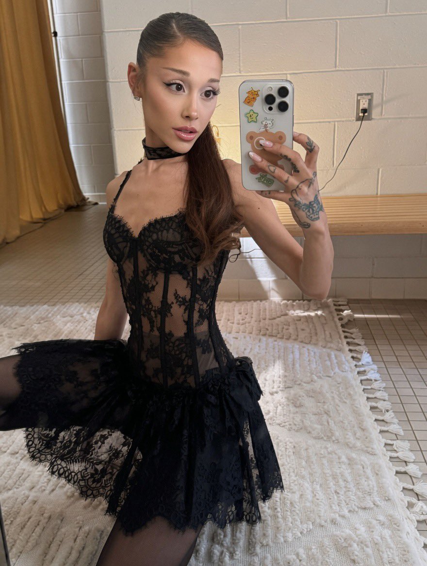 itsarianait's tweet photo. she’s a babydoll https://t.co/mpM50UOkRb