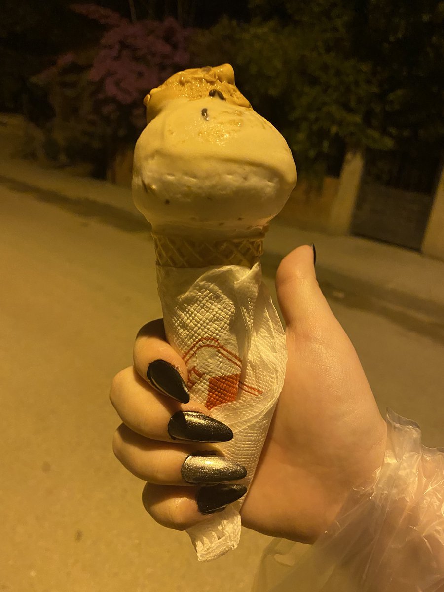 specterim's tweet photo. tahinli bal bademli portakallı dondurma aldım eve gidiom
1 dkya evdeyim
bil istedim https://t.co/k7seK1BvWH