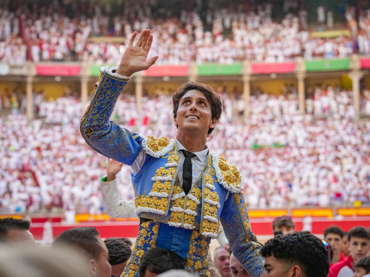 RocaRey's tweet photo. ❤️ ¡GRACIAS SIEMPRE PAMPLONA! 🤍 https://t.co/WeOsb0jkww