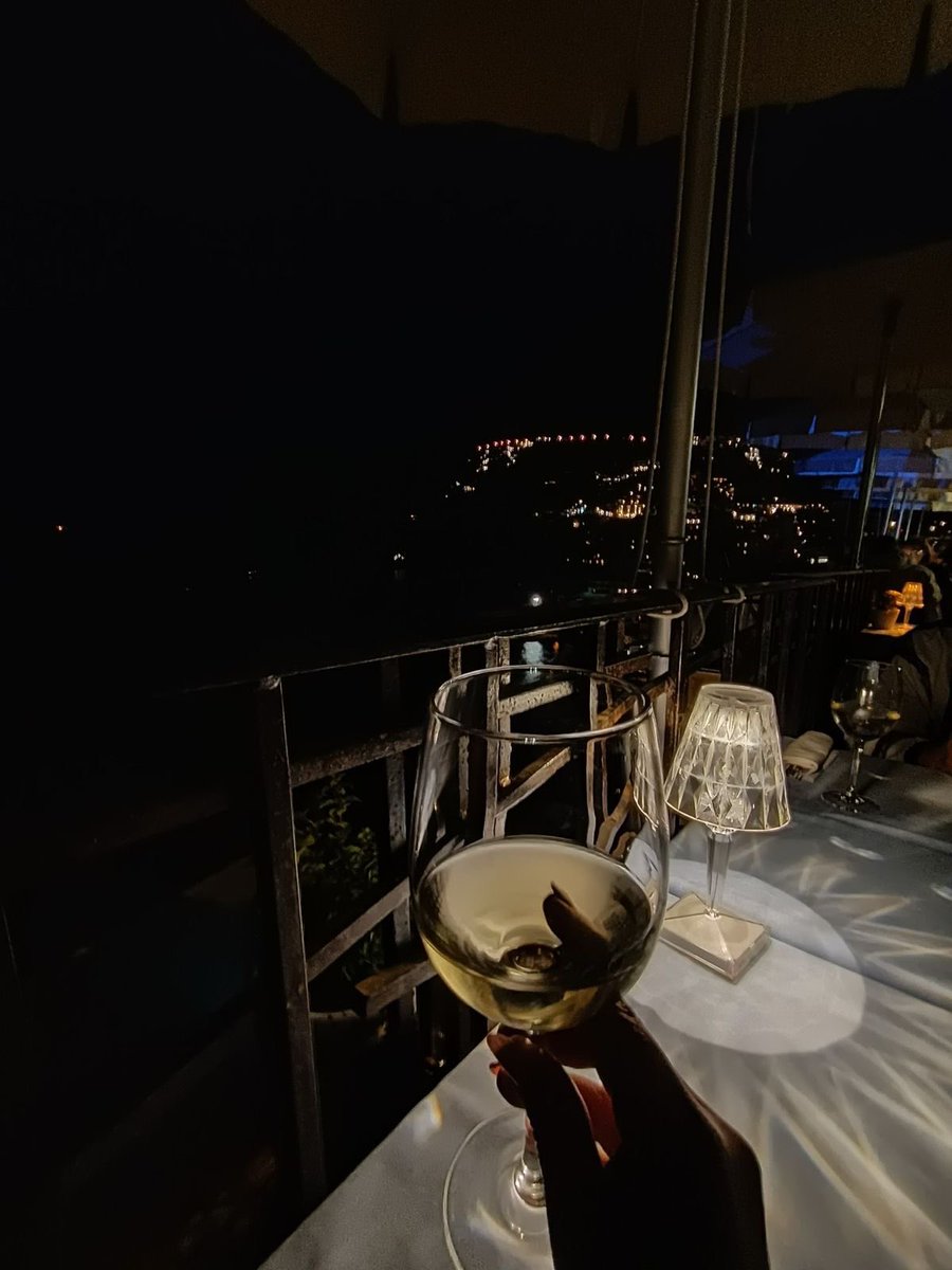 fatmaavcii's tweet photo. Bugün bazı günahlar işlenecek 🥂 https://t.co/EQicDv3dEn