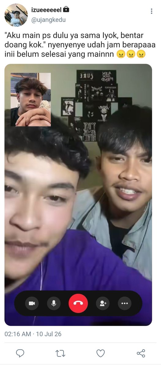classictui's tweet photo. #senjuyy three tweets au 

Juyy lagi ngambek soalnya Se—no seharian main ps sama I—yok. Jadinya si gemes live tiktod sambil pamer kegantengan tipis-tipis. Eh yang lagi diambekin malah rusuh, bikin makin bete

©classictui https://t.co/VcMQWaC2FL