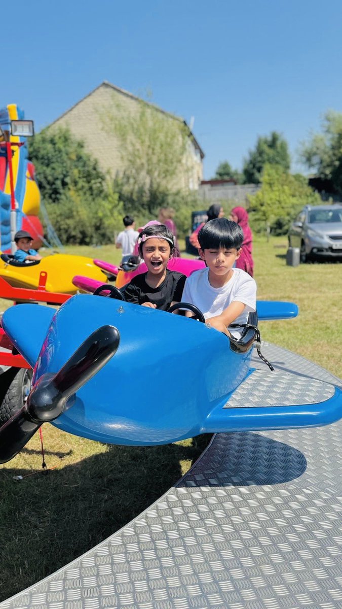 HealeySchool's tweet photo. One Community- making memories ♥️ https://t.co/fx0aV5dnfC
