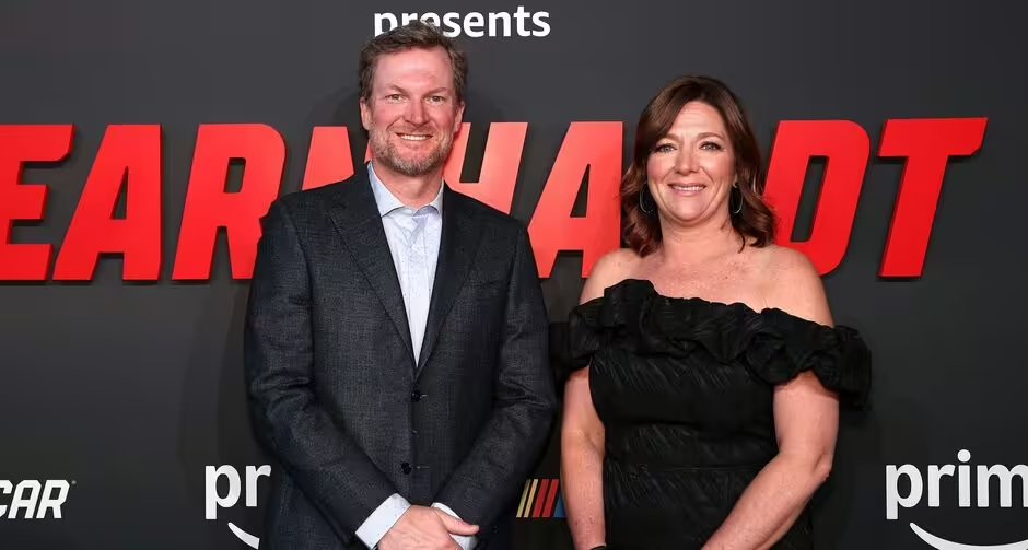 ExpressUSSport's tweet photo. Dale Earnhardt's daughter explains why she had 'tough time' when he was alive

https://t.co/vrPbWTB7Nr https://t.co/Mg73jHTxAC