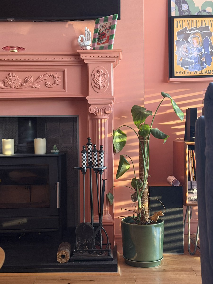 kiico88's tweet photo. Love that my partner lets me put Hayley Williams prints up in our home, he thinks it all looks lovely and goes with the decor and I get to fangirl even more… 😬😮‍💨🫶🏻 #hayleywilliams https://t.co/xXTHe9KJHm