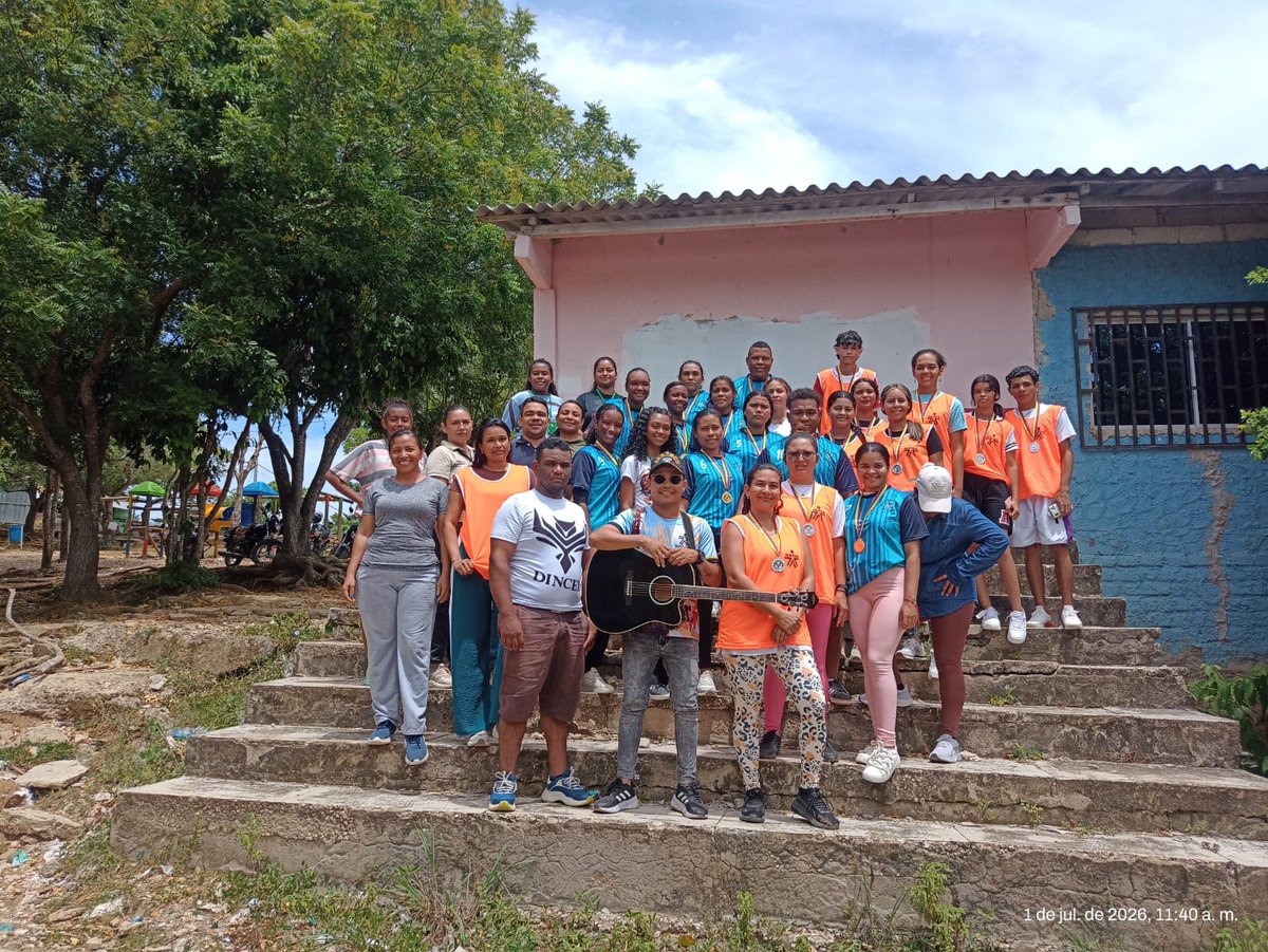 sandratorres01's tweet photo. El equipo de Bienestar al Aprendiz del Centro Agroempresarial y Minero llegó a San Cayetano, El Guamo, El Carmen de Bolívar (Macayepo) y Mompox (Guaimaral), con actividades lúdicas, recreativas, musicales y deportivas. https://t.co/bxL9u1Pzui