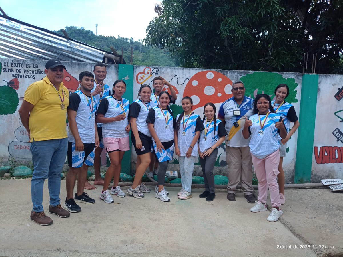 sandratorres01's tweet photo. El equipo de Bienestar al Aprendiz del Centro Agroempresarial y Minero llegó a San Cayetano, El Guamo, El Carmen de Bolívar (Macayepo) y Mompox (Guaimaral), con actividades lúdicas, recreativas, musicales y deportivas. https://t.co/bxL9u1Pzui