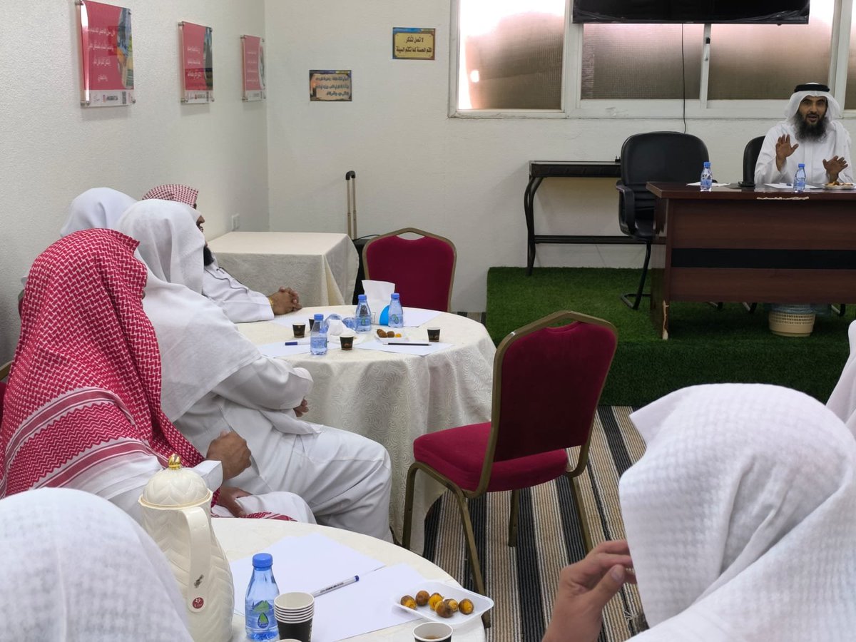QRooh3's tweet photo. أُقامت الجمعية اليوم ورشة عمل لمعلمي الحلقات بحضور المدير التنفيذي للجمعية ، جرى خلالها مناقشة أبرز الصعوبات والعقبات التي تواجه المعلمين في الميدان التعليمي والاستماع لملاحظاتهم.
#سراة_عبيدة https://t.co/AHmsE14LkN