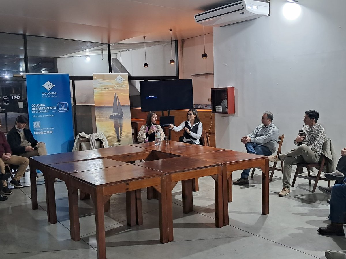 minturuy's tweet photo. 📍 Colonia

Se realizó una charla informativa sobre el Sistema de Registro de Operadores Turísticos junto a la Dirección de Turismo de la Intendencia de Colonia y la Asociación Turística del Departamento de Colonia.

La jornada reunió a operadores turísticos de distintas localidades del departamento, quienes pudieron conocer el proceso de inscripción al registro, sus beneficios y evacuar consultas junto al equipo técnico del Ministerio.

Estas instancias fortalecen la formalización del sector y promueven servicios turísticos con mayores estándares de calidad y seguridad para quienes visitan nuestro país.

ℹ️ Más información:
📧 registro@mintur.gub.uy
📞 1885 (internos 121 al 123, 132, 145, 173 y 174)

También podes acceder a los formularios de inscripción y requisitos en la guía de trámites de https://t.co/UeV4xIoiGp.

#UruguaySorprende